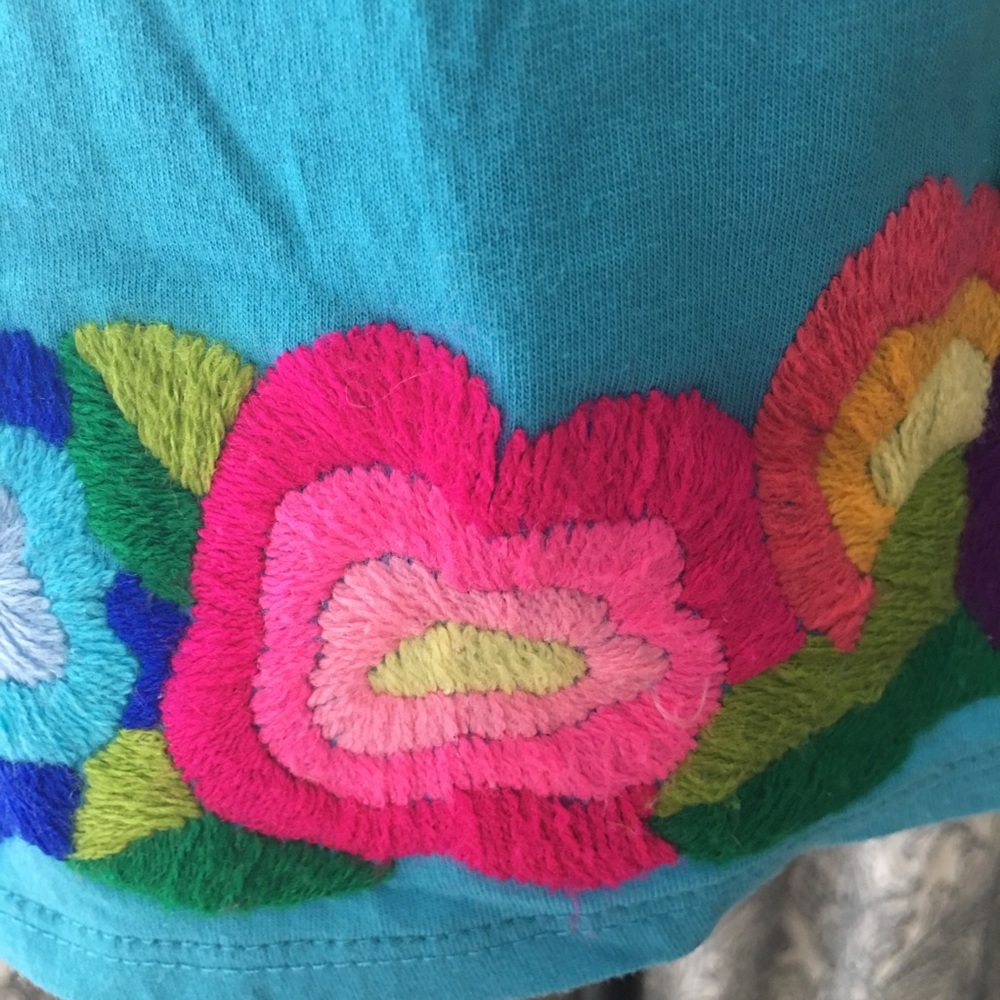 Embroidered blue halter tank - Picture 7 of 8
